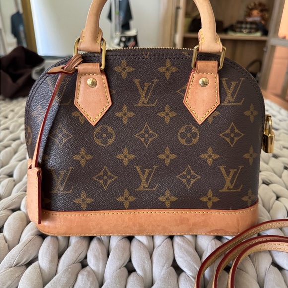 Louis Vuitton alma bb Monogram Bag - Picture 1 of 8